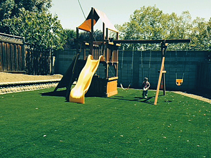 Synthetic Turf Sparks Texas Kindergarten